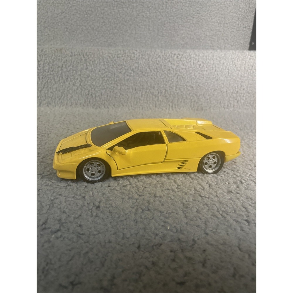 Welly Lamborghini Diablo 1/24 Scale Size Licensed DieCast‎ Car Scissor Doors